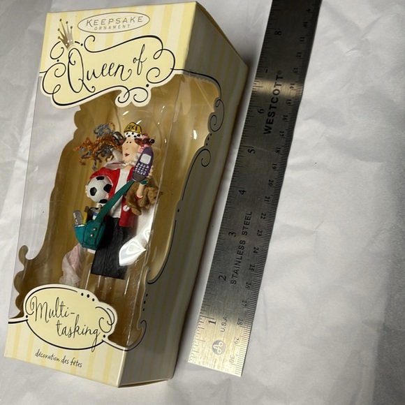 Hallmark Queen Of Multi Tasking Mom Ornament New in original package - Picture 6 of 8